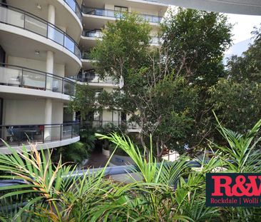 Spacious & Private 2 Bedroom Apartment - Photo 4