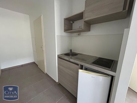 Location Appartement 1 pièce 22m² ST ETIENNE 42000 - Photo 2