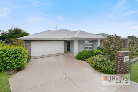 "SPACIOUS CONTEMPORARY FAMILY HOME" - Photo 2