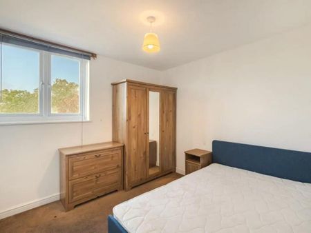 3 bedroom flat to rent - Photo 3