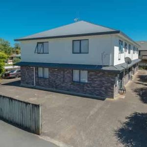 Furnished Studio Unit - Photo 3