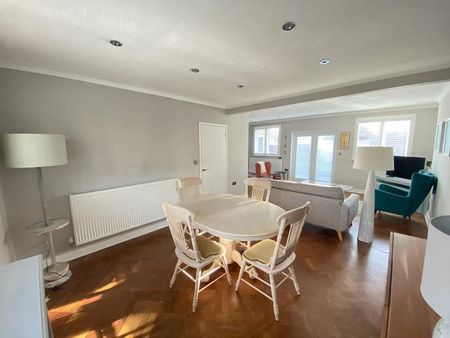 4 bedroom detached house to rent - Photo 4