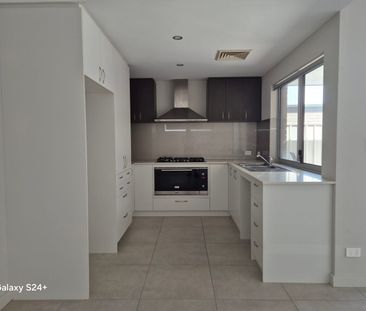 Modern Street Front Villa on Quiet Cul-de-Sac Open for Viewing on A... - Photo 3