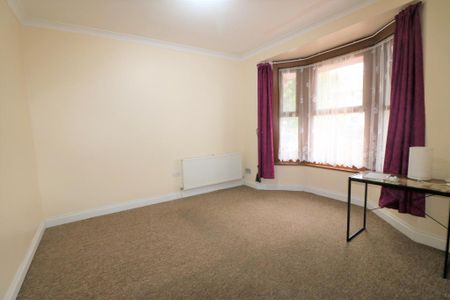 3 bedroom flat to rent - Photo 2