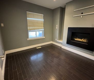 For Lease - 1531 Queen Street Unit# Main fl, Toronto, Ontario - Photo 2