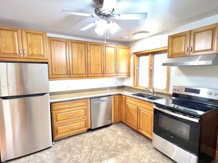 Spacious 3 Bed 1 Bath Home | 3308A Ashburn Avenue West End Halifax | $2295 Available Now - Photo 3