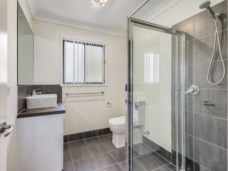 27 Rodney Street, Wynnum West QLD 4178 - Apartment For Rent | Domain - Photo 5