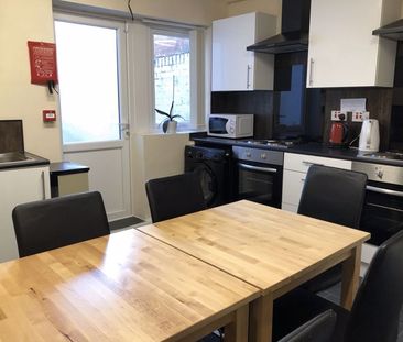 Borough Road, Room 11, Middlesbrough - Photo 5