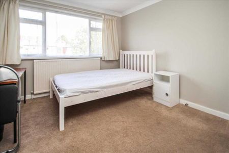 3 bedroom semi-detached house to rent - Photo 3