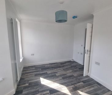 5 Bed Terraced House, Leahurst Road, SE13 - Photo 2