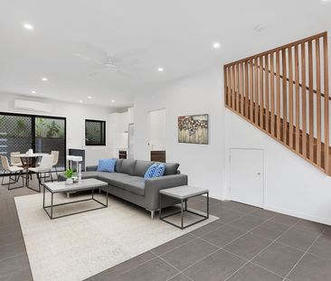 EXECUTIVE TOWNHOUSE IN LEAFY STREET - Photo 5