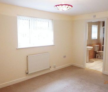 2 bedroom detached bungalow to rent - Photo 3