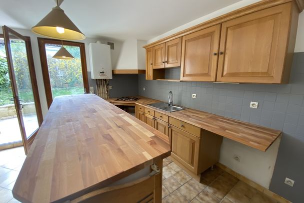 T2 BARRIERE DE BEGLES - Photo 1