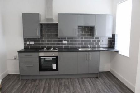 3 bedroom flat to rent - Photo 3