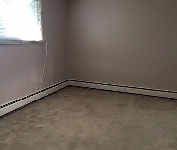 Cozy 1-Bedroom Apartment in Quiet Bankview Neighborhood - Photo 5