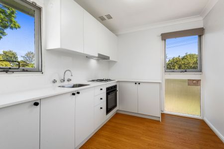 FRESHLY UPDATED 3 BEDROOM HOME! - Photo 4