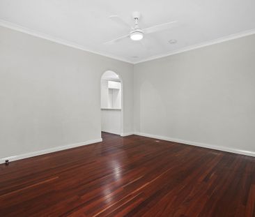 3 x 1 Located in Kelmscott - Photo 3