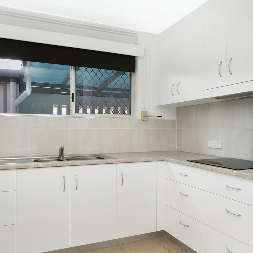 2/9 Shaw Street, West End, Qld 4810 - Photo 1