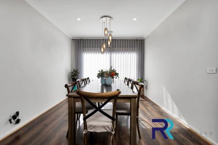 “solar powered Stylish Family Living in Tarneit” - Photo 3