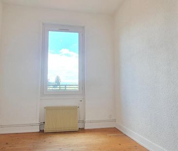 Location Appartement 80m² RIORGES 42153 - Photo 2