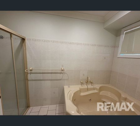 17 Kirrang Avenue, Glenfield Park, NSW 2650 - Photo 5