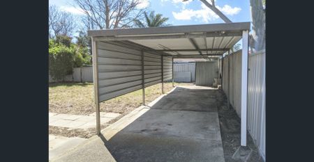 SPACIOUS FAMILY HOME! - Photo 4