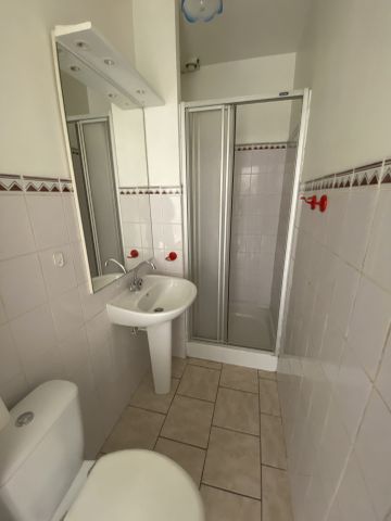 Location Appartement 2 pièces 43m² LE CREUSOT 71200 - Photo 5