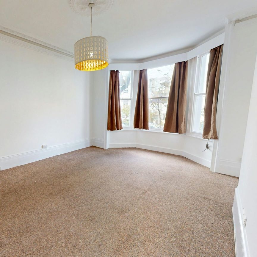 Flat to rent on - Photo 1