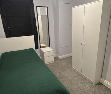 Room, 17 Dunvegan Street, Belfast, BT6 8GE - Photo 5