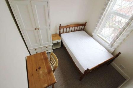 Holland Road - - Beds, S2 - Photo 3