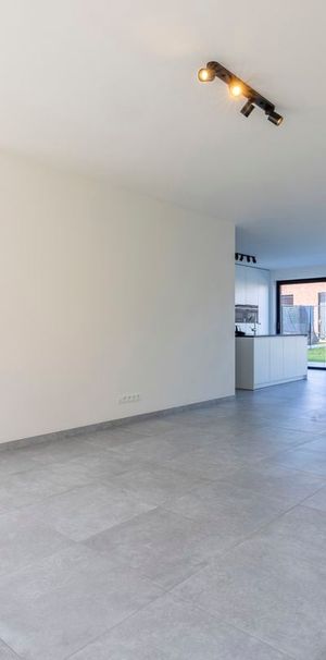 Huis te huur in Uitbergen voor € 1.500 met 3 slaapkamers - Photo 1