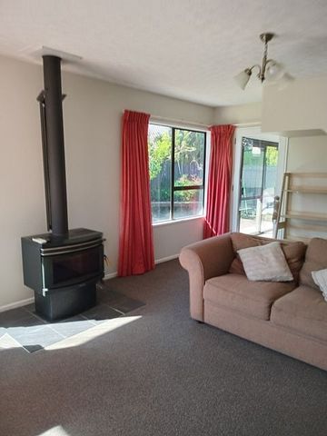 Nice home in a good neighborhood, close to Uni - Photo 4