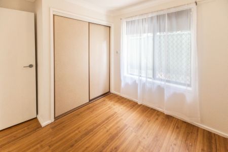 Airconditioned 3 Bedroom family sized home with huge back yard - Photo 4
