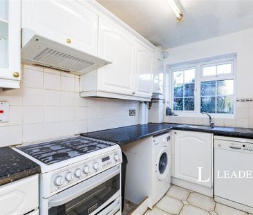 2 bedroom terraced house to rent - Photo 4