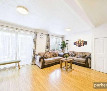 Plymouth Avenue, Woodley, Reading, Berkshire, RG5 - Photo 2