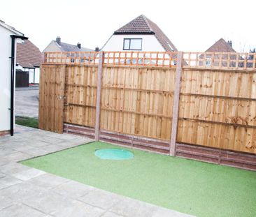 2 bedroom semi-detached bungalow to rent - Photo 6