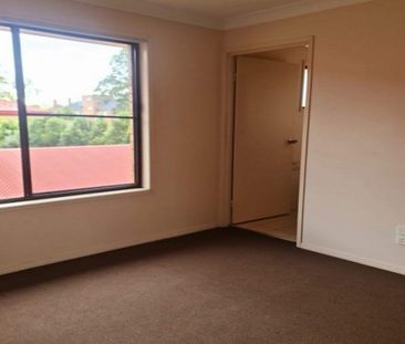Large 3 Bedroom Unit in East Toowoomba - Photo 2