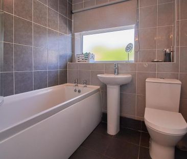 3 bedroom semi-detached house to rent - Photo 4