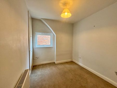 A spacious 3 Bedroom Semi detached house - Photo 4