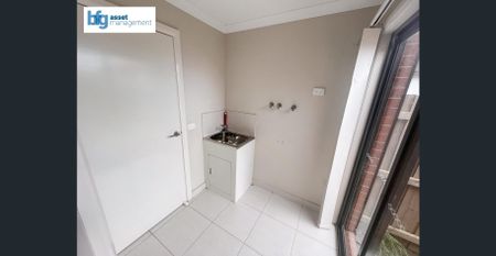 Modern 4 Bedroom Home in a great location! - Photo 4