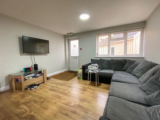 Rhymney Terrace, Cathays - Photo 1