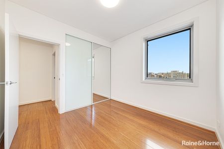 Stylish 2 Bedroom Apartment Moments from Parramatta CBD - Photo 4