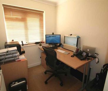 Brighton Hill, Basingstoke, Hampshire, RG22 - Photo 4
