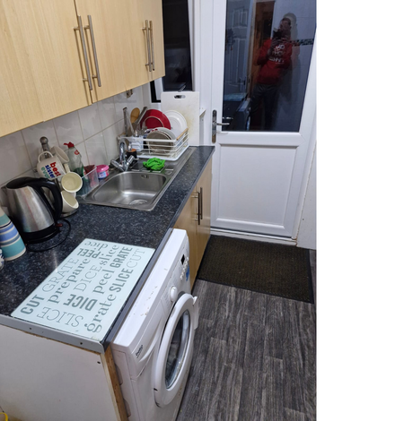 1 bedroom in a house share to rent - Photo 4