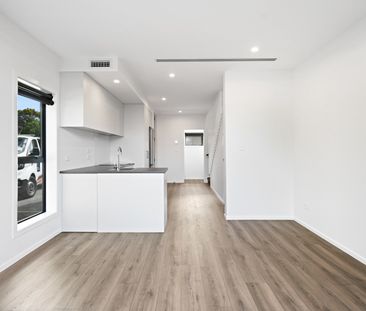 Discover modern living at its finest with this brand-new, architect... - Photo 5