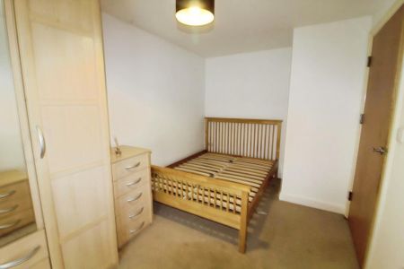 2 bedroom flat to rent - Photo 2