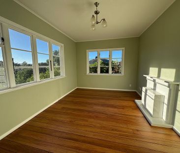 Sunny newly renovated 2 bedrm house w garage - Photo 5