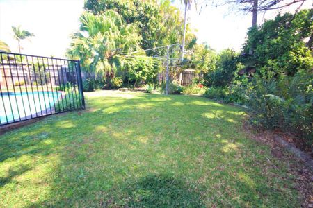 Character Home in Central Location! - Photo 4