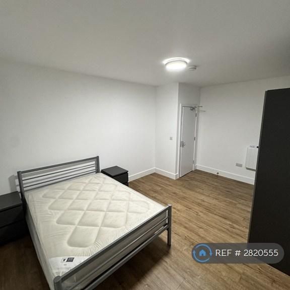 3 bedroom flat to rent - Photo 1