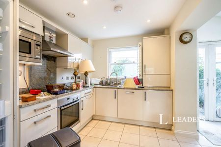 3 bedroom terraced house to rent - Photo 5